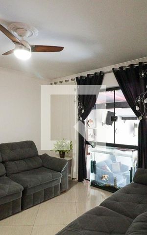 Casa à venda com 560m², 4 quartos e 2 vagas Casa à venda com 560m², 4 quartos e 2 vagasSala