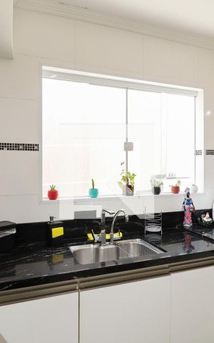 Casa à venda com 560m², 4 quartos e 2 vagas Casa à venda com 560m², 4 quartos e 2 vagasCozinha