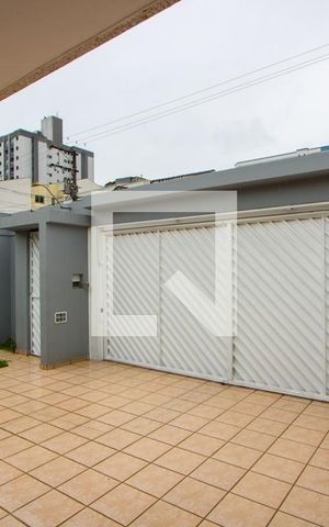 Casa à venda com 271m², 3 quartos e 4 vagasJardim/Garagem