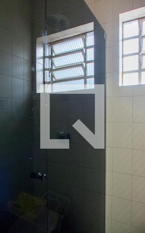 Casa à venda com 271m², 3 quartos e 4 vagasBanheiro do quarto 2