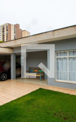 Casa à venda com 271m², 3 quartos e 4 vagasJardim/Garagem