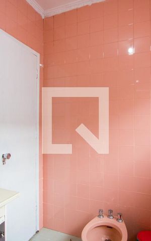 Casa à venda com 271m², 3 quartos e 4 vagasBanheiro do quarto 2