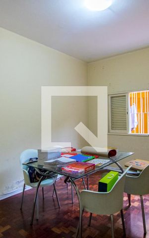 Casa à venda com 271m², 3 quartos e 4 vagasEdícula - Sala