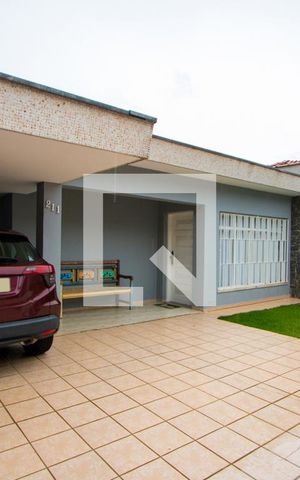 Casa à venda com 271m², 3 quartos e 4 vagasJardim/Garagem