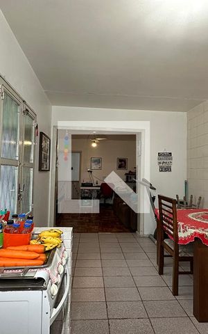 Casa à venda com 220m², 4 quartos e 5 vagasCozinha 