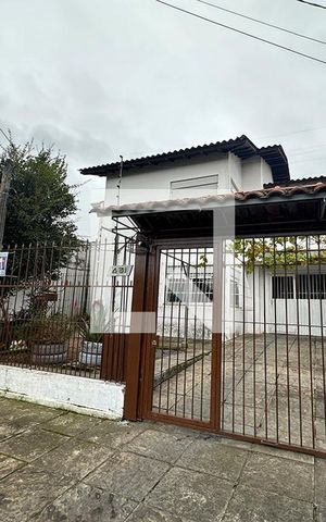 Casa à venda com 220m², 4 quartos e 5 vagasFachada da casa 