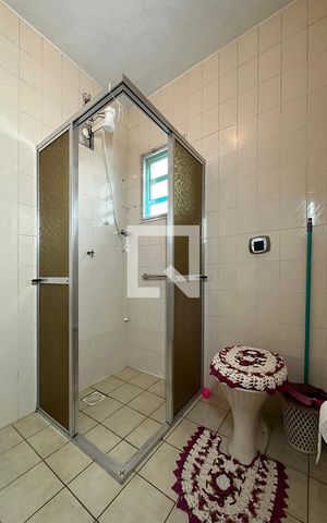 Casa à venda com 220m², 4 quartos e 5 vagasBanheiro 2