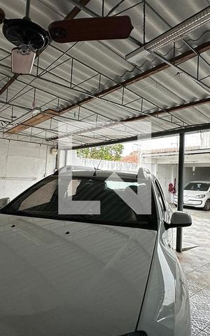 Casa à venda com 220m², 4 quartos e 5 vagasLavanderia com churrasqueira 