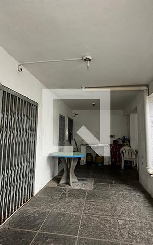 Casa à venda com 220m², 4 quartos e 5 vagasLavanderia com churrasqueira 