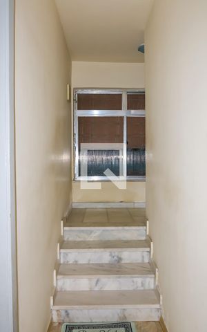 Casa para alugar com 269m², 3 quartos e 5 vagas Casa para alugar com 269m², 3 quartos e 5 vagasEscada