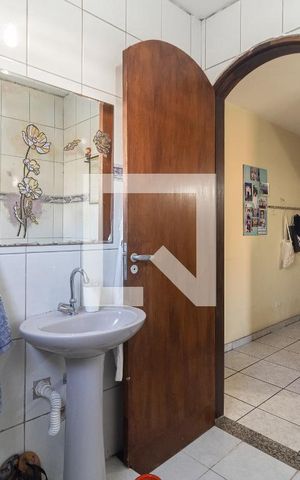 Casa à venda com 425m², 3 quartos e 2 vagas Casa à venda com 425m², 3 quartos e 2 vagasBanheiro Social