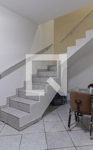 Casa à venda com 425m², 3 quartos e 2 vagas Casa à venda com 425m², 3 quartos e 2 vagasSala