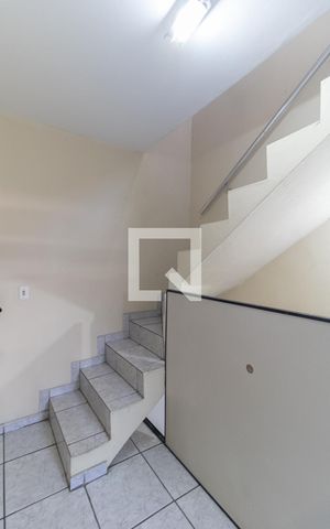 Casa à venda com 425m², 3 quartos e 2 vagas Casa à venda com 425m², 3 quartos e 2 vagasEscada