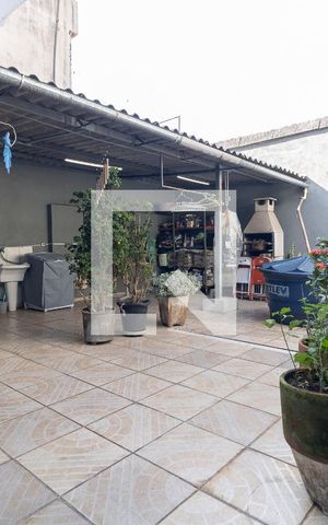 Casa à venda com 425m², 3 quartos e 2 vagas Casa à venda com 425m², 3 quartos e 2 vagasQuintal
