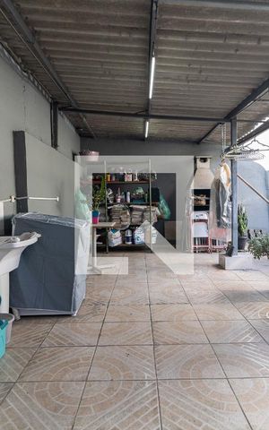 Casa à venda com 425m², 3 quartos e 2 vagas Casa à venda com 425m², 3 quartos e 2 vagasQuintal