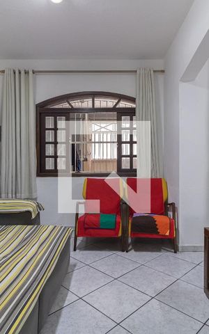 Casa à venda com 425m², 3 quartos e 2 vagas Casa à venda com 425m², 3 quartos e 2 vagasSala