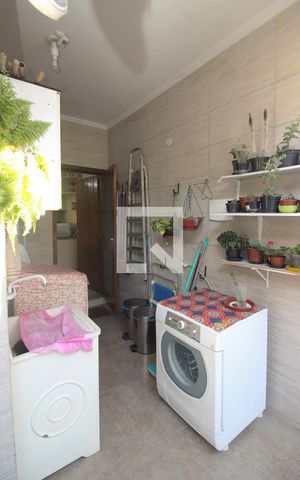 Casa de condomínio à venda com 190m², 3 quartos e 3 vagas Casa de condomínio à venda com 190m², 3 quartos e 3 vagasÁrea de Serviço
