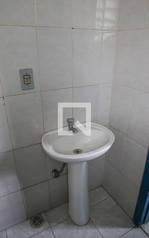 Casa para alugar com 70m², 2 quartos e sem vaga Casa para alugar com 70m², 2 quartos e sem vagaBanheiro da Suíte