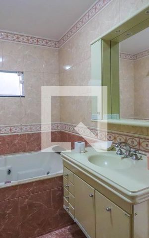 Casa à venda com 351m², 2 quartos e 4 vagas Casa à venda com 351m², 2 quartos e 4 vagasBanheiro