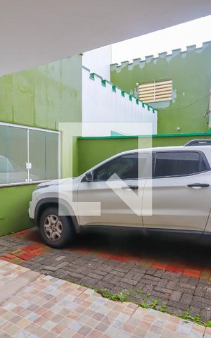 Casa à venda com 351m², 2 quartos e 4 vagas Casa à venda com 351m², 2 quartos e 4 vagasGaragem