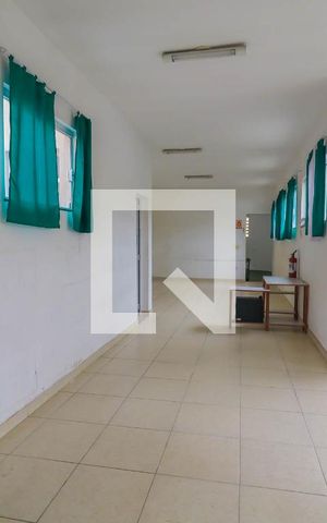 Casa à venda com 351m², 2 quartos e 4 vagas Casa à venda com 351m², 2 quartos e 4 vagasSala