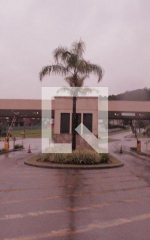 Casa de condomínio à venda com 298m², 4 quartos e 2 vagasEntrada
