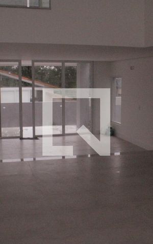 Casa de condomínio à venda com 298m², 4 quartos e 2 vagasSala