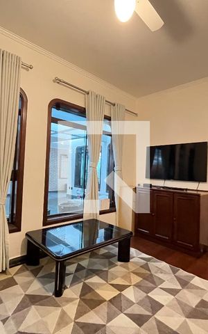Casa para alugar com 306m², 4 quartos e 4 vagas Casa para alugar com 306m², 4 quartos e 4 vagasSala de TV