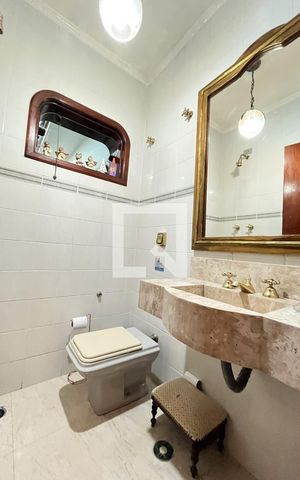 Casa para alugar com 306m², 4 quartos e 4 vagas Casa para alugar com 306m², 4 quartos e 4 vagasLavabo