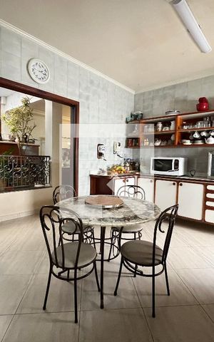 Casa para alugar com 306m², 4 quartos e 4 vagas Casa para alugar com 306m², 4 quartos e 4 vagasCozinha