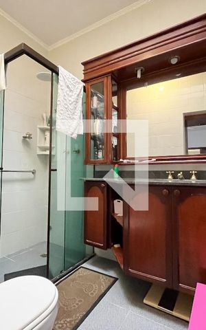 Casa para alugar com 306m², 4 quartos e 4 vagas Casa para alugar com 306m², 4 quartos e 4 vagasBanheiro da Suíte 2