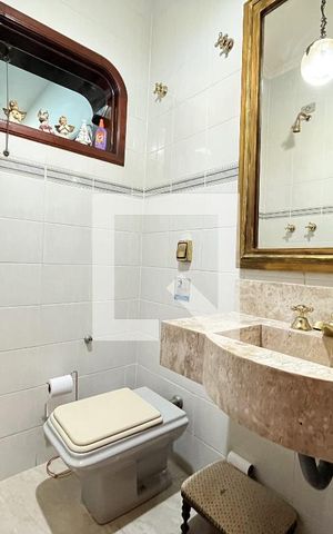 Casa para alugar com 306m², 4 quartos e 4 vagas Casa para alugar com 306m², 4 quartos e 4 vagasLavabo
