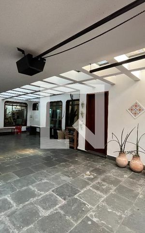 Casa para alugar com 306m², 4 quartos e 4 vagas Casa para alugar com 306m², 4 quartos e 4 vagasGaragem