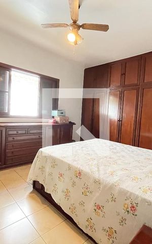 Casa para alugar com 306m², 4 quartos e 4 vagas Casa para alugar com 306m², 4 quartos e 4 vagasSuite 1