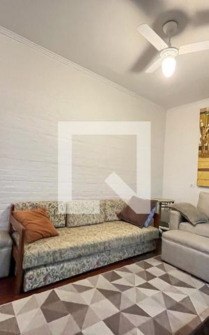 Casa para alugar com 306m², 4 quartos e 4 vagas Casa para alugar com 306m², 4 quartos e 4 vagasSala de TV