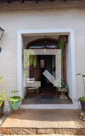 Casa à venda com 306m², 5 quartos e 6 vagasQuintal