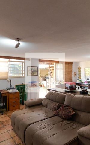 Casa à venda com 306m², 5 quartos e 6 vagasSalão