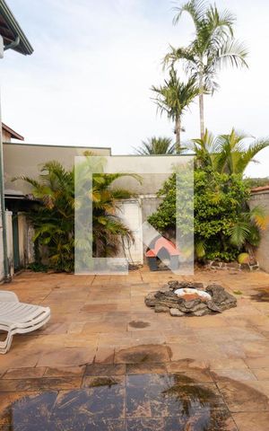 Casa à venda com 306m², 5 quartos e 6 vagasQuintal
