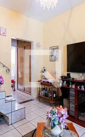 Casa à venda com 230m², 6 quartos e 2 vagasCasa 1 - Sala
