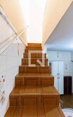 Casa à venda com 230m², 6 quartos e 2 vagasCasa 2 - Escadas