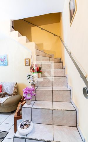 Casa à venda com 230m², 6 quartos e 2 vagasCasa 1 - Escadas