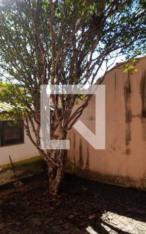 Casa à venda com 320m², 5 quartos e 8 vagas Casa à venda com 320m², 5 quartos e 8 vagasQuintal