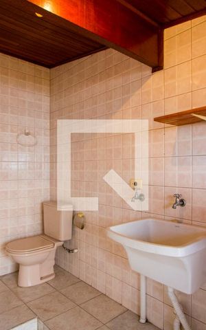 Casa à venda com 140m², 2 quartos e 2 vagas Casa à venda com 140m², 2 quartos e 2 vagasBanheiro