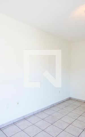 Casa à venda com 140m², 2 quartos e 2 vagas Casa à venda com 140m², 2 quartos e 2 vagasSala