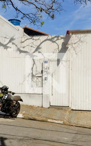 Casa à venda com 380m², 8 quartos e 6 vagasFachada