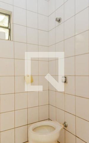 Casa à venda com 380m², 8 quartos e 6 vagasBanheiro de Serviço
