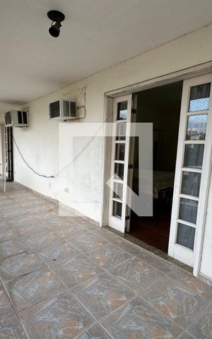 Casa à venda com 395m², 5 quartos e 2 vagas Casa à venda com 395m², 5 quartos e 2 vagasVaranda da Suíte e Quarto 1