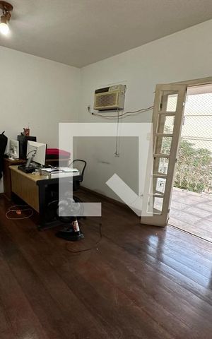Casa à venda com 395m², 5 quartos e 2 vagas Casa à venda com 395m², 5 quartos e 2 vagasQuarto 1
