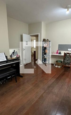 Casa à venda com 395m², 5 quartos e 2 vagas Casa à venda com 395m², 5 quartos e 2 vagasSuíte 3