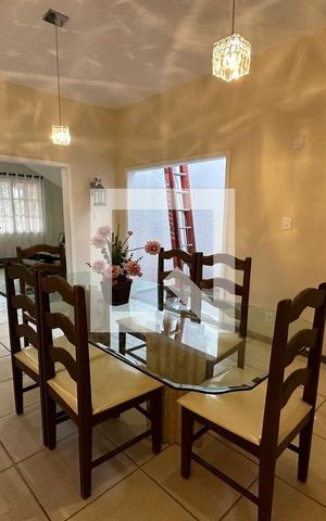 Casa à venda com 395m², 5 quartos e 2 vagas Casa à venda com 395m², 5 quartos e 2 vagasSala de Jantar